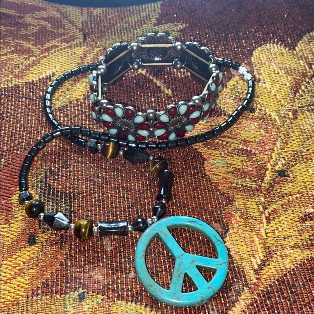 Both bracelet and peace neckless